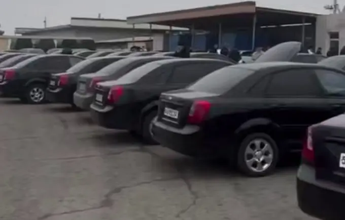 Namanganda qora Gentra’larga reyd: piyodaning o‘limiga sabab bo‘lgan haydovchi qidirilmoqda (video) 