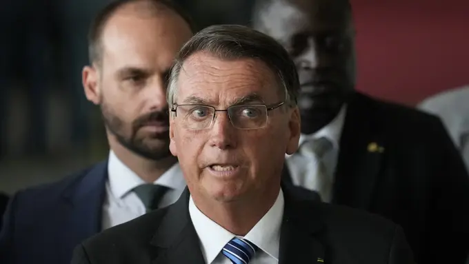 Braziliya sobiq prezidenti davlat to‘ntarishiga urinishda ayblandi 