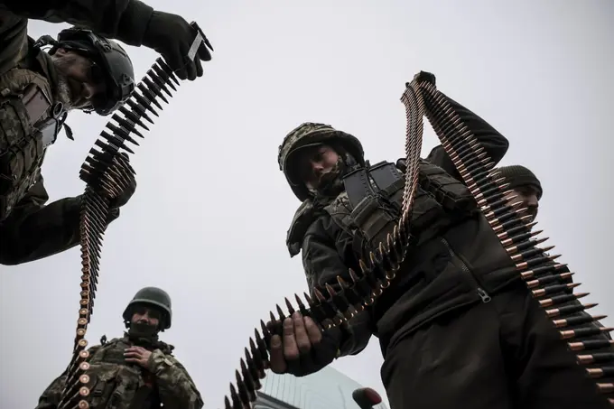 Tramp Ukrainaga barcha harbiy yordamni to‘xtatib qo‘ydi 