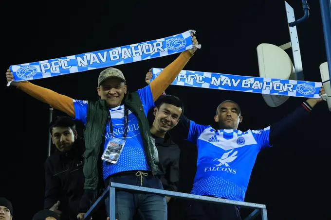 Namangandagi ilk o‘yin, amalga oshmagan penalti va ochilmagan hisob: “Navbahor” va “Dinamo” o‘yinidan fotogalereya 