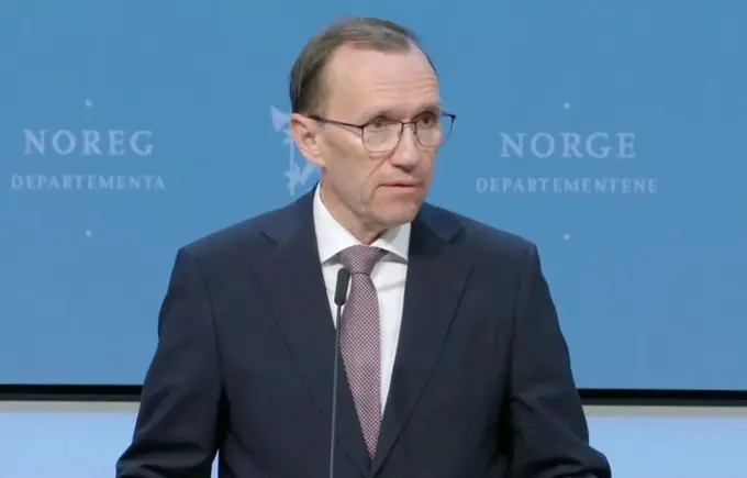 Норвегия ТИВ: Украинадаги Европа тинчликпарвар кучлари бетараф куч бўла олмайди