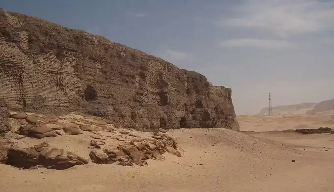 Misrda noma’lum fir’avnning 3700 yillik qabri topildi