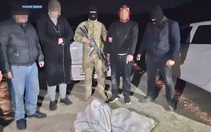 Сурхондарёда фуқаро 82 килодан ортиқ гиёҳванд моддани олиб кетаётганида қўлга тушди