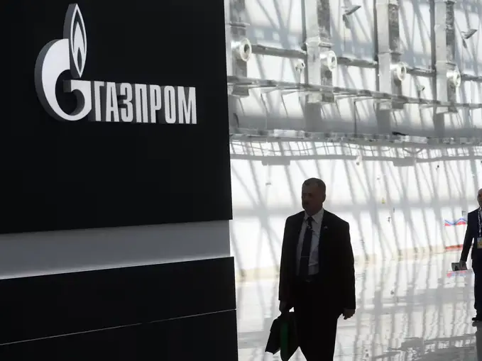 “Газпром” рекорд зарар туфайли ходимларини қисқартириб, активларини сотмоқчи — FТ