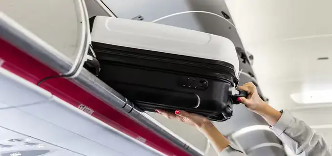 Amerikalik sayyoh Yaponiya aeroportidagi ikkita nazorat punktidan to‘pponcha bilan o‘tdi