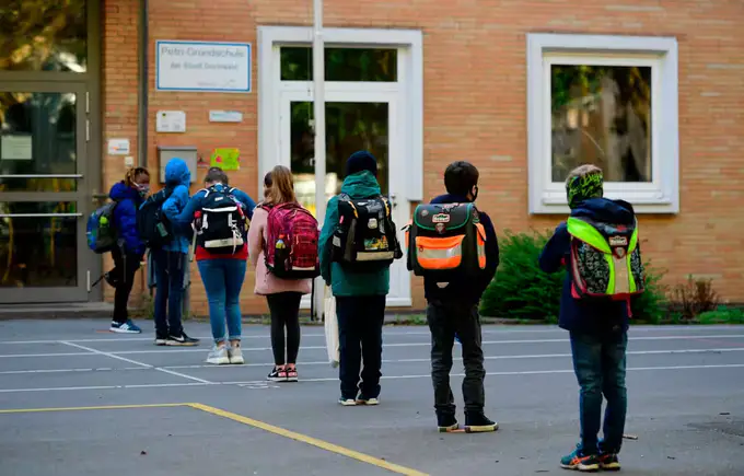 Germaniya maktab o‘quvchilarini urushga tayyorlaydi