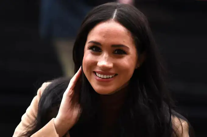 Megan Markl to‘rtta mashinadan iborat kortej va politsiya sirenalari bilan Brodveyga borgani uchun tanqidga uchradi