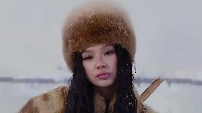 Ҳомай: ижтимоий тармоқларни “портлатаётган” қўшиқни ким ижро этган ва у нима ҳақда?