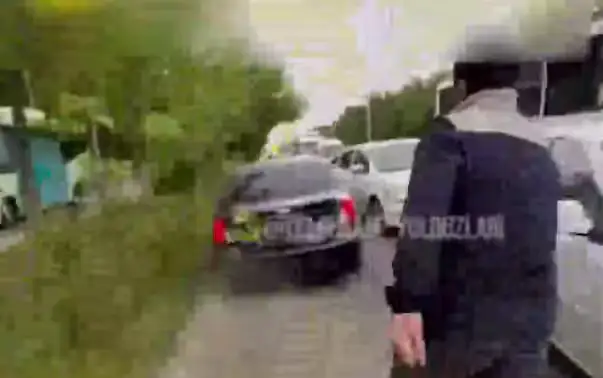 Toshkentda YPXdan qochib, o‘nlab mashinalarni urib ketgan Gentra haydovchisi ushlandi (video) 