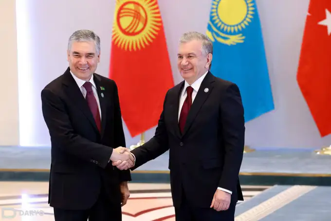 Gurbanguli Berdimuhamedov Shavkat Mirziyoyevning taklifiga binoan Samarqandga keladi