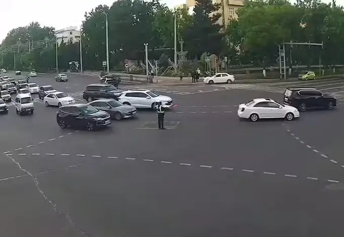 В Ташкенте водитель Tracker сбил инспектора ДПС (видео)