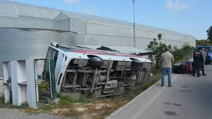 Turkiyada rossiyalik sayyohlar avtobusi ag‘darilib, 18 kishi tan jarohati oldi