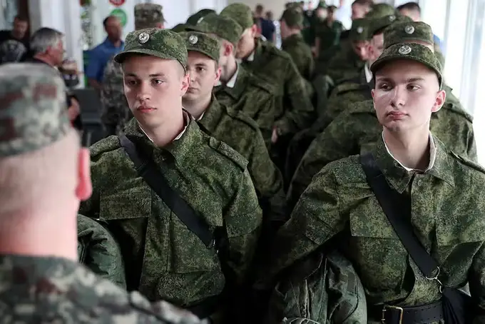 Rossiya armiyasiga har oyda 30-40 ming kishi yollanmoqda — NATO razvedkasi