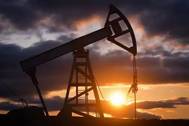 АҚШ сенаторлари Россиядан нефть ва газ харид қилувчи мамлакатлар учун 500 фоизлик божларни маъқуллади