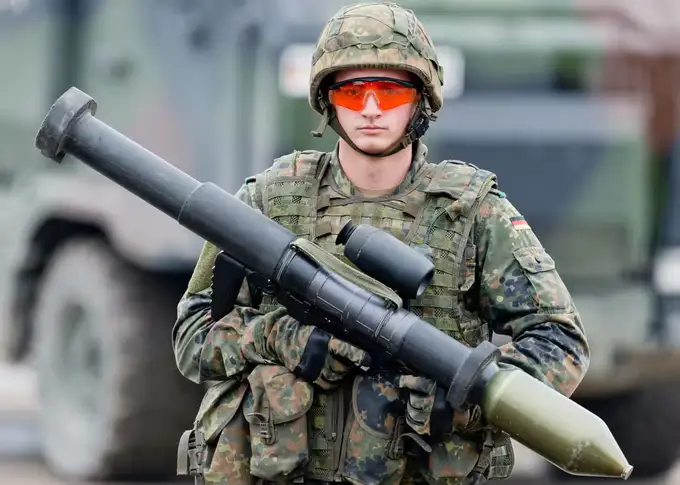 Raketa, dron va zirhli mashinalar: Germaniya Ukrainaga yangi harbiy yordam paketini topshirdi