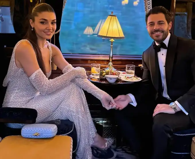 Hande Erchelning unashtiruv marosimi, Kerem Bursinning orzusidagi roli va tergov qilinayotgan Feyza Jivilek: turk seriallari yangiliklari