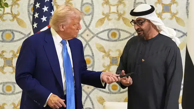 Трамп БАА билан 200 млрд долларлик битим имзолади