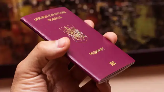 Ruminiya aholisi prezidentlik saylovlaridan so‘ng pasportlarini yirtishni boshladi