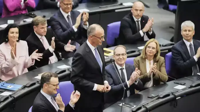 Bundestag deputati rossiyalik diplomatlarni Germaniyadan chiqarib yuborishni talab qildi 