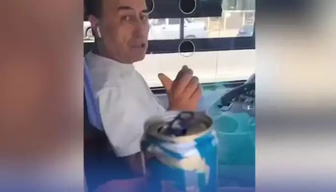 Видео: Тошкентда автобус ҳайдовчиси йўловчи йигитни нега автобусдан тушириб юборди?