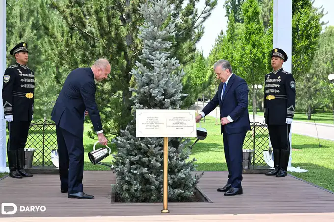 O‘zbekiston va Bolgariya prezidentlari Ko‘ksaroyda daraxt ekdi