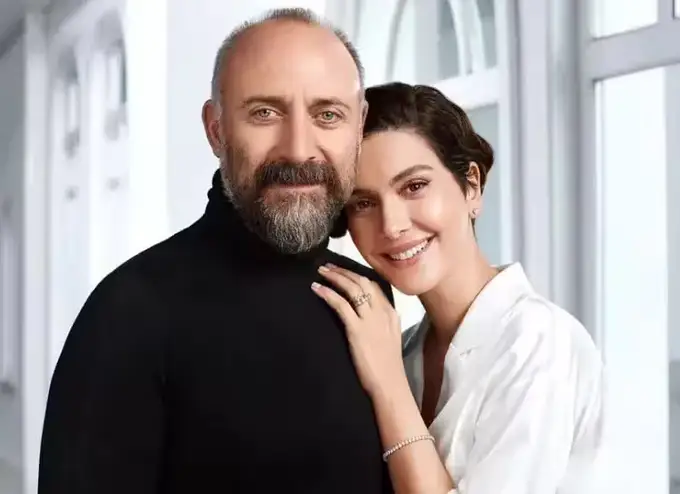 Halit Ergench yana mojaro markazida: U paparatssidan farzandlarining suratlarini o‘chirishni talab qildi