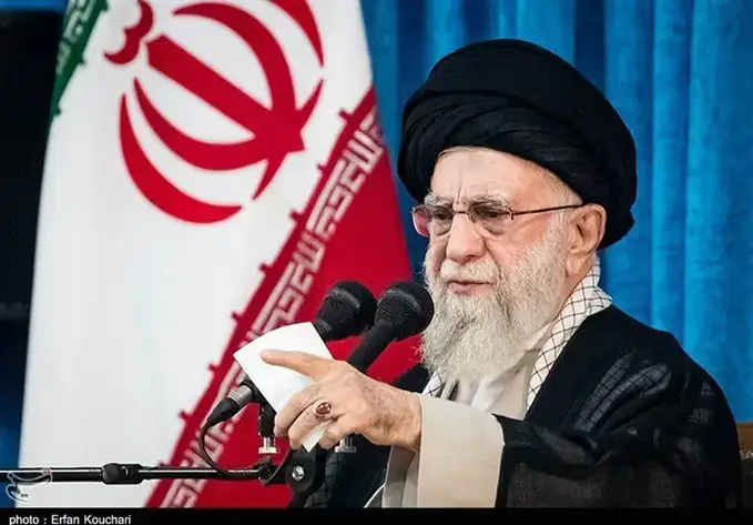 Eron oliy rahbari Isroilning zarbalarini urush e’loni deb atadi