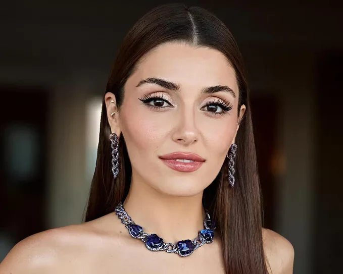 Aktrisa Hande Erchel “Emili Parijda” seriali yulduzi bilan uchrashdi (foto)