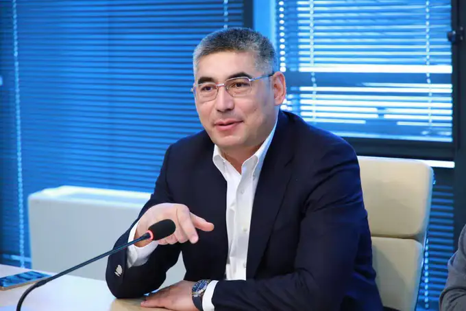 “Келаси ой учун 20 млн сўм бериб тур дейди”. Шерзод Кудбиев ўз ходимлари олдиндан солиқ ундираётганини қоралади