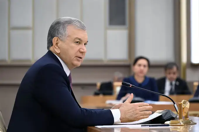 Вазирлик ва ҳокимлик бинолари олдига машинасини “парковка” қилган ходимлар жазоланади — президент