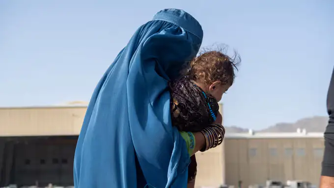 Maxfiy sxema bo‘yicha Buyuk Britaniyaga ko‘chirilayotgan afg‘onlarning ma’lumotlari oshkor bo‘ldi