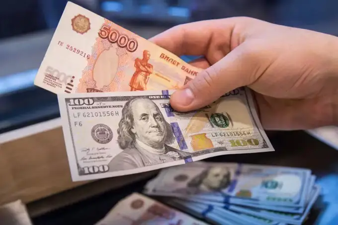 Мигрантларнинг Ўзбекистонга пул жўнатмалари кескин кўпайди