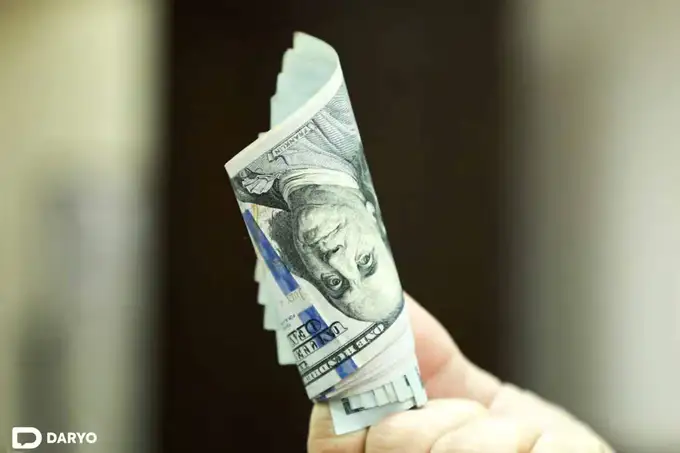 O‘zbekistonda dollar kursi yana 12 600 so‘mdan tushdi