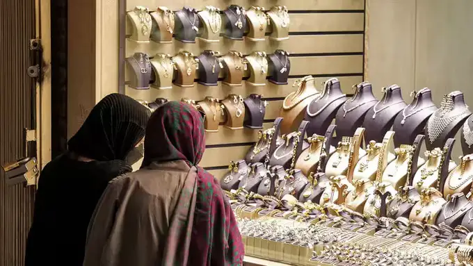 Eron aholisi Isroil bilan urush fonida rekord darajada oltin sotib oldi — hisobot