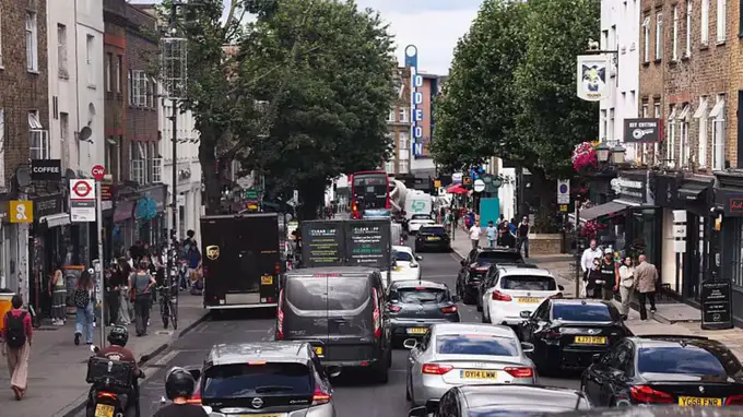 Buyuk Britaniyada 70 yoshdan oshgan haydovchilarga rulga o‘tirish taqiqlanishi mumkin