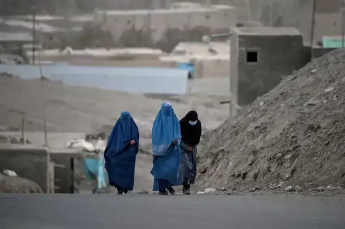 “Tolibon” ayollarning burqasiz ko‘chaga chiqishini taqiqladi