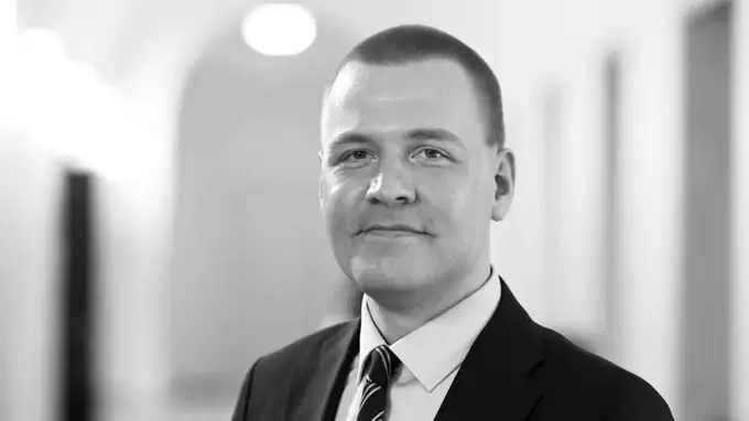 Финляндияда депутат парламент биносида ўз жонига қасд қилди