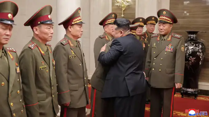 Kim Chen In Rossiya va Ukraina urushida qatnashgan koreyalik harbiylarini olqishladi