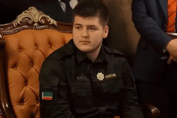 Рамзан Қодировнинг 17 ёшли ўғли “Чеченистон Республикаси ҳимоячиси” медали билан мукофотланди
