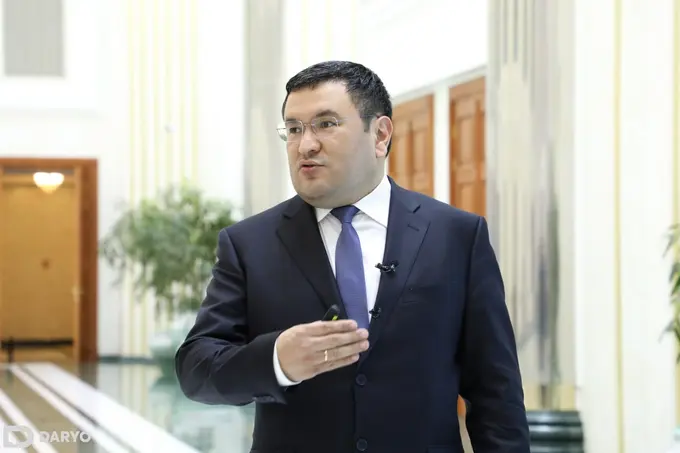“Ускуналардан электр станцияларини таъмирлаш пайти фойдаланамиз” — Жўрабек Мирзамаҳмудов Хитойдан кўчма подстанциялар импорт қилинишини айтди