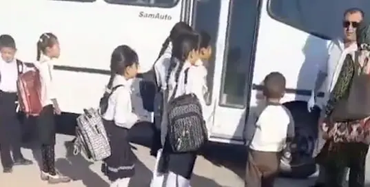 Paxtachi tumanida maktab o‘quvchilari avtobusga chiqarilmadi