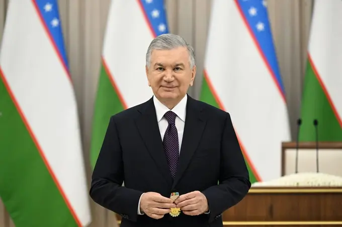 Президент бир гуруҳ ўқитувчиларга мукофотлар топширди