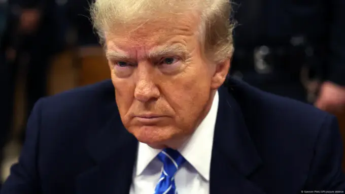 АҚШ суди Трампнинг The New York Times газетасига қарши даъвосини вақтинча рад этди