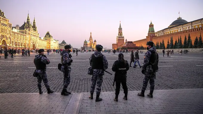 Sanksiyalar va rus neftini sotib olayotgan davlatlarga boj qo‘llash Rossiya iqtisodiyotini qulatishi mumkin — The Economist