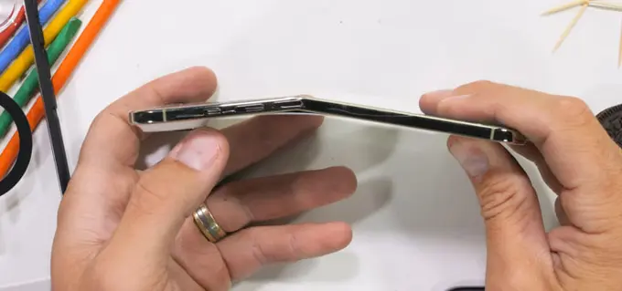 Texnobloger iPhone Air’ni sindirishga urindi— smartfon ancha baquvvat bo‘lib chiqdi