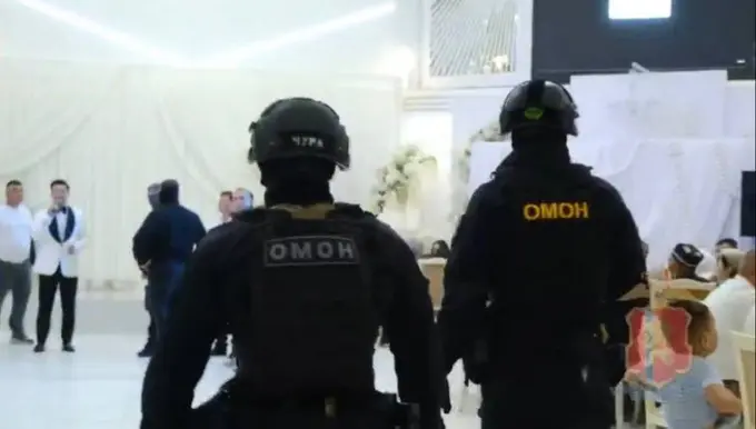 В Красноярске Росгвардия ворвалась на концерт узбекского певца Жалолиддина Ахмадалиева и провела рейд