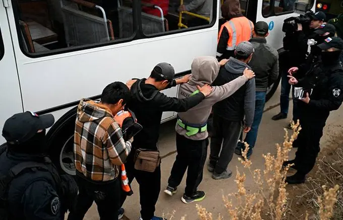 Moskva politsiyasi 1,5 ming migrantni Rossiyadan chiqarib yubordi