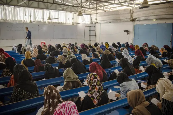 Afg’onistonda universitet o‘qituvchilariga smartfon ishlatish taqiqlandi
