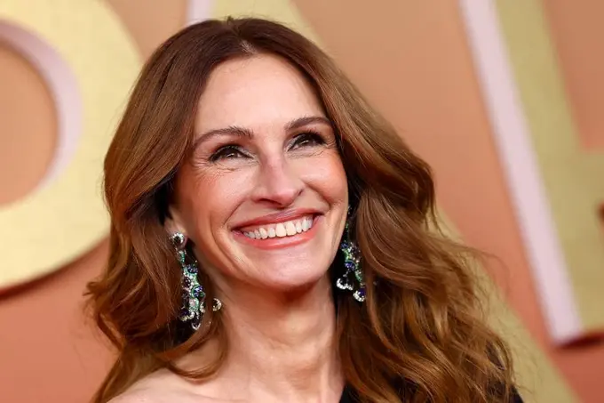 Juliya Roberts qizini smartfondan kamroq foydalanishga qanday ilhomlantirgani haqida so‘zlab berdi