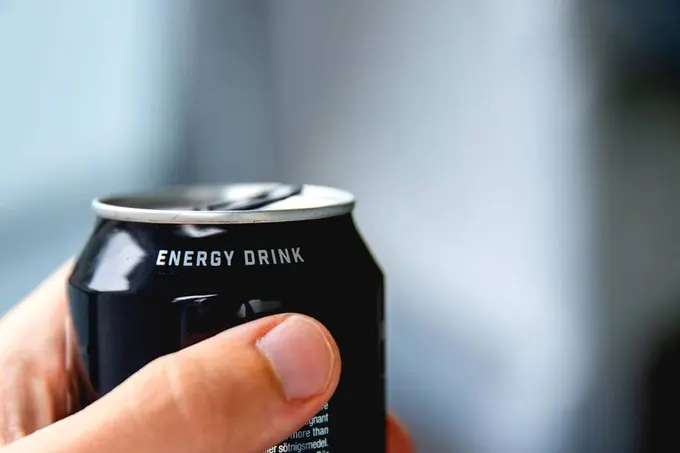 Rossiyada energetik ichimliklarga ruju qoʻygan yigitning oyogʻi ishlamay qoldi